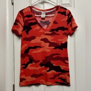 PINK Victoria's Secret Orange Camo V-Neck Sleep Tee - Small